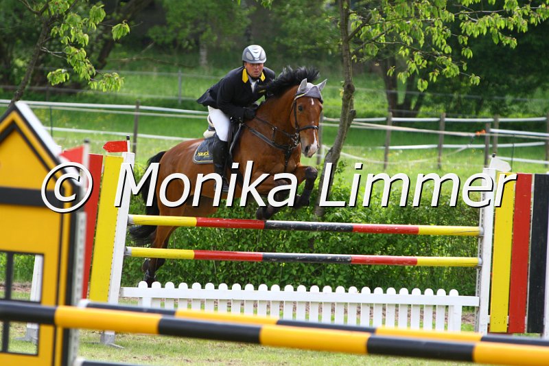 005M7077_Berti_M Springen x.JPG